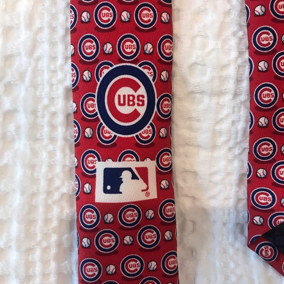 NWT Vineyard Vines Chicago Cubs Red Neck Tie - Picture 8 of 8